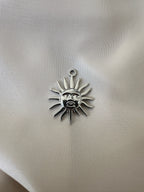 Charms soleil argenté