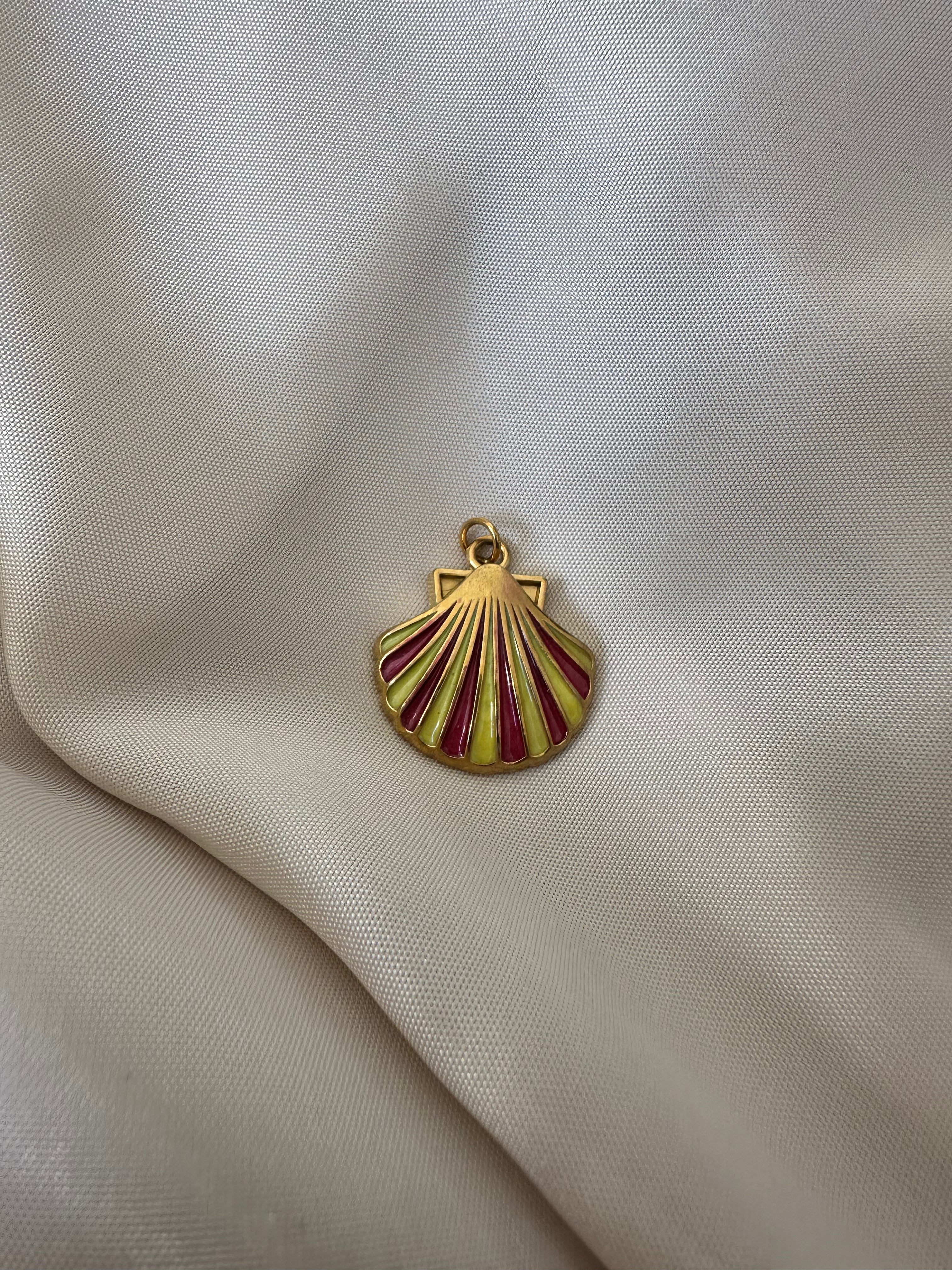 Charm coquille fushia/jaune