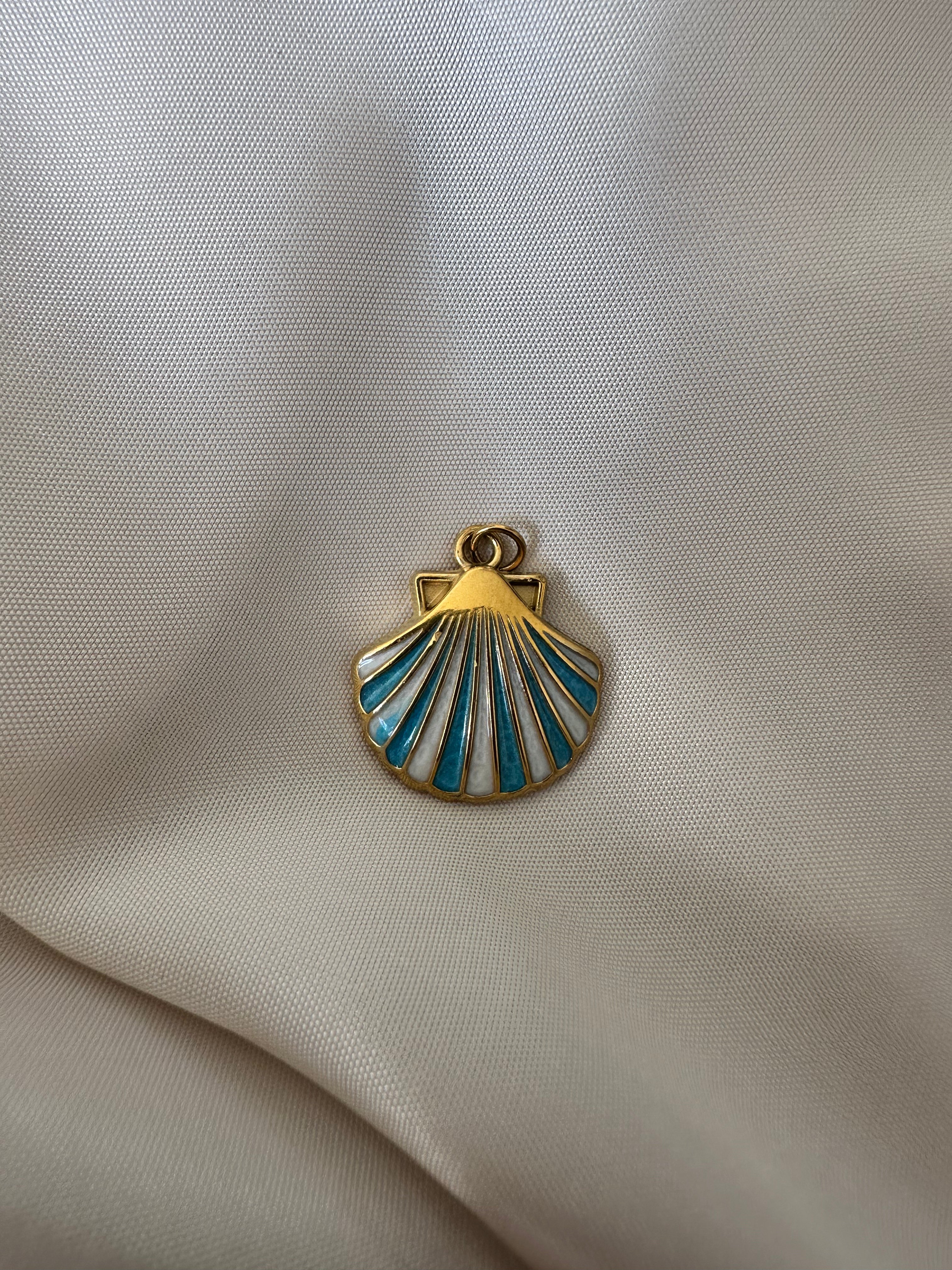 Charm coquille bleuée