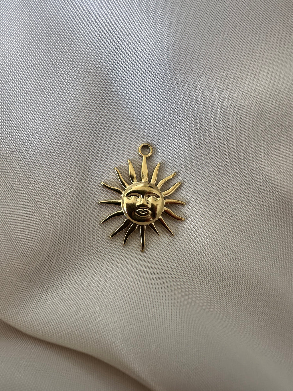 Charms soleil doré