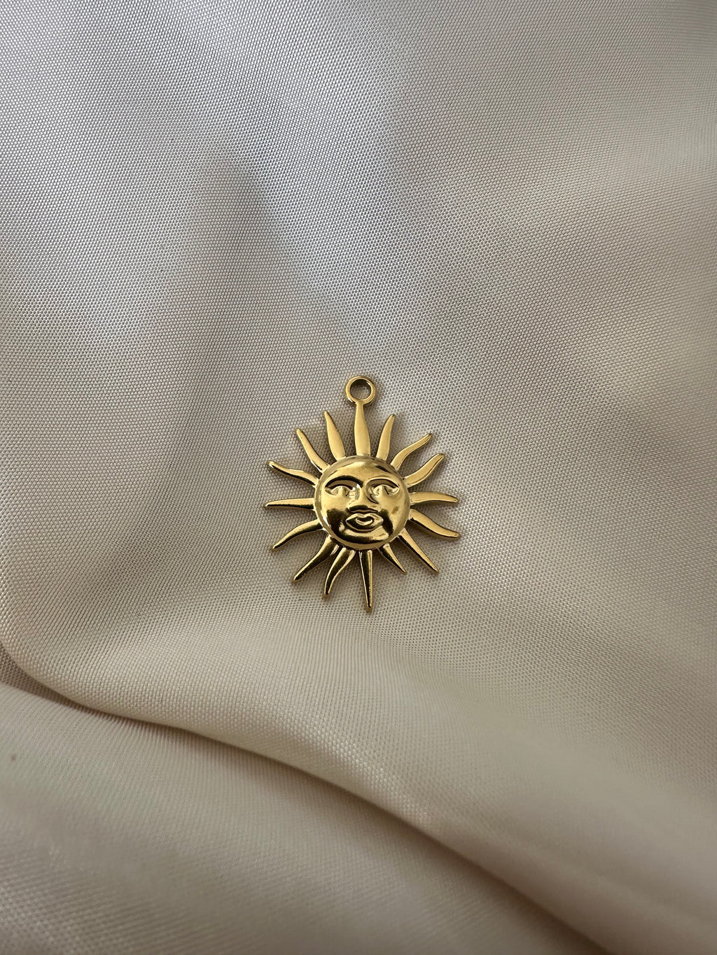 Charms soleil doré