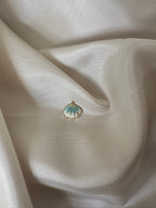 Petit charm coquille bleuée