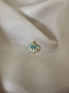 Petit charm coquille bleuée