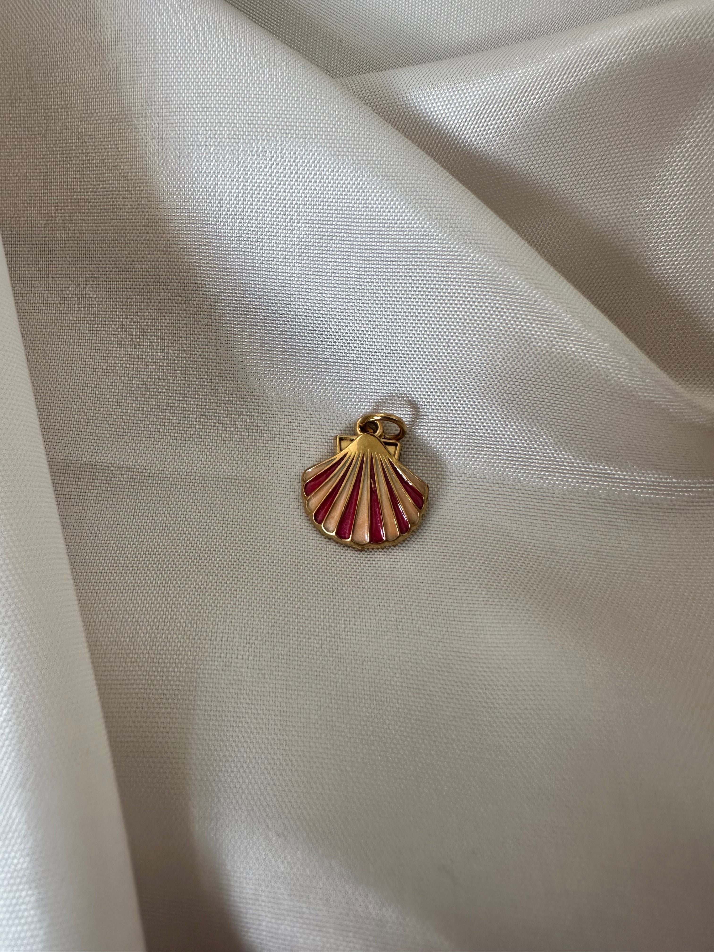 Petit charm coquille fushia