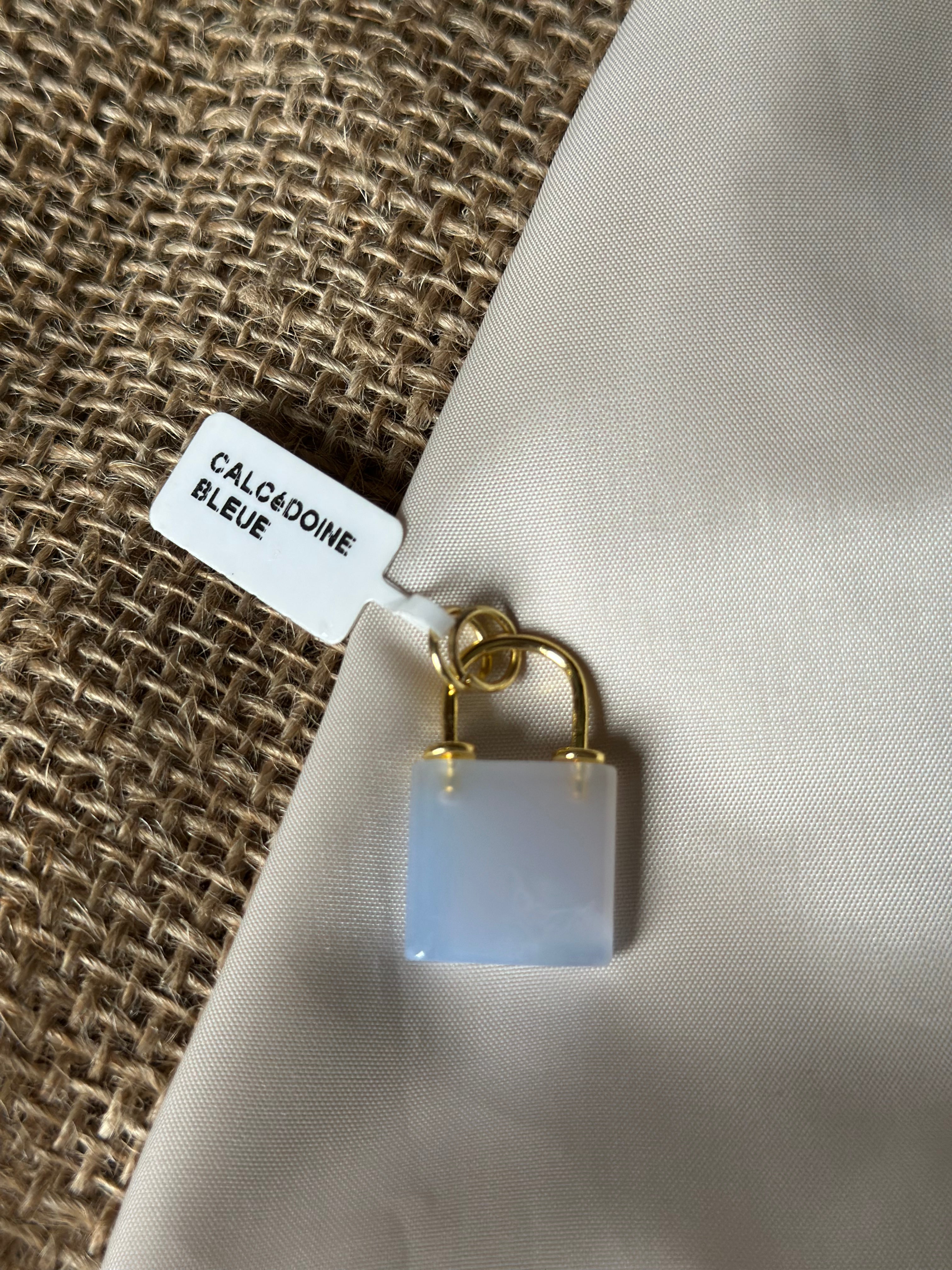 Pierre doré : Calcédoine bleu