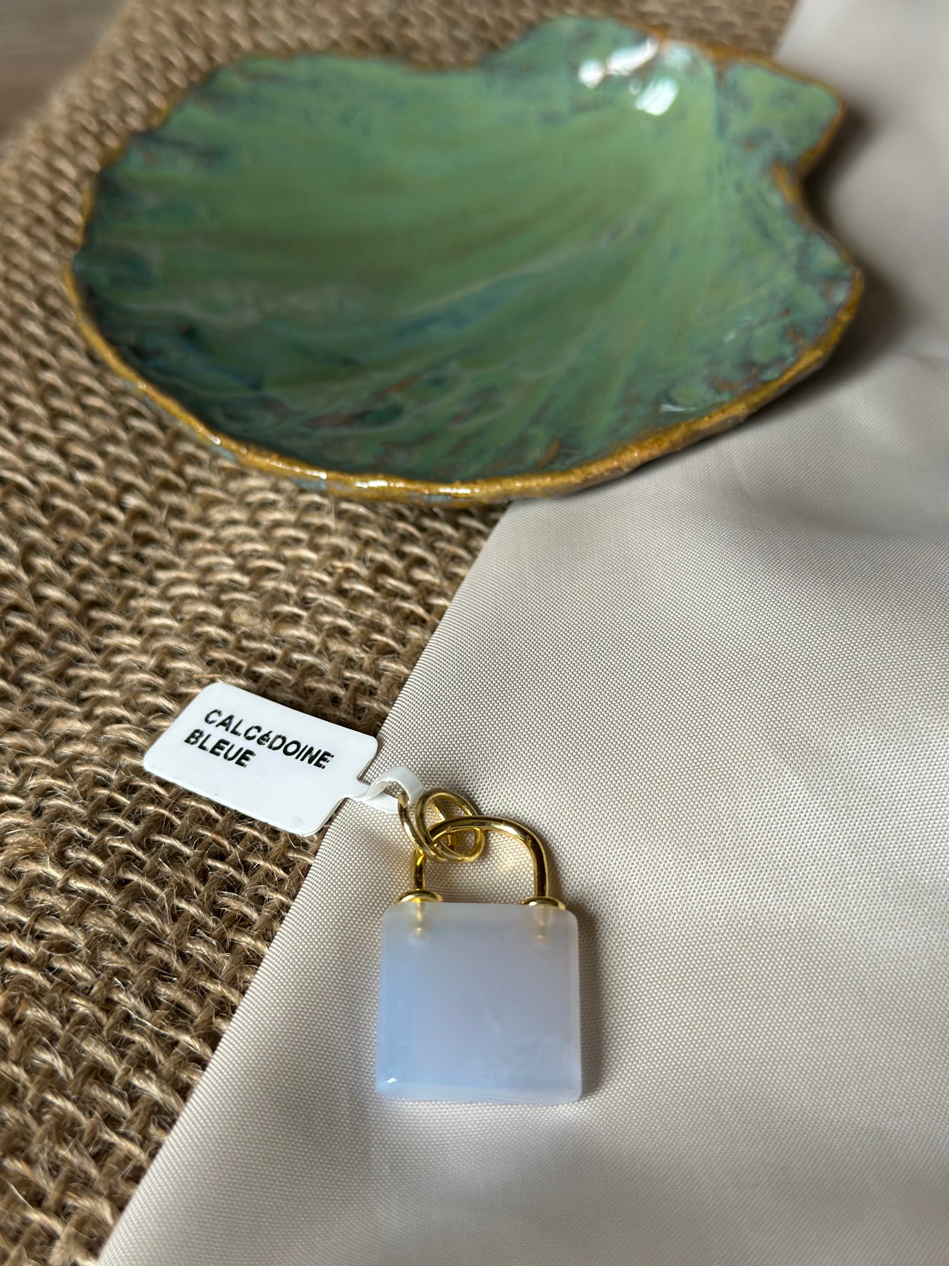 Pierre doré : Calcédoine bleu