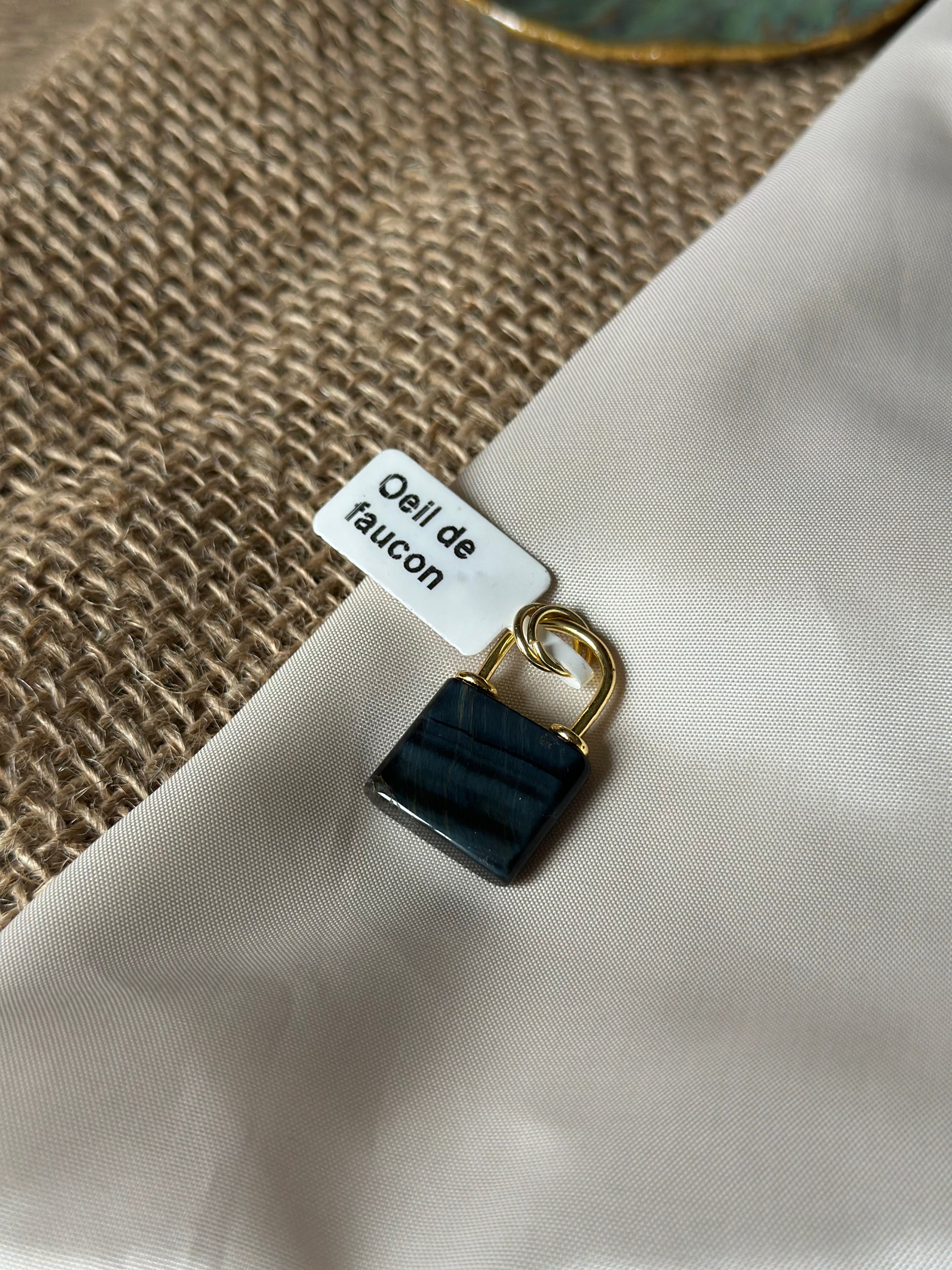 Pierre doré : Oeil de Faucon