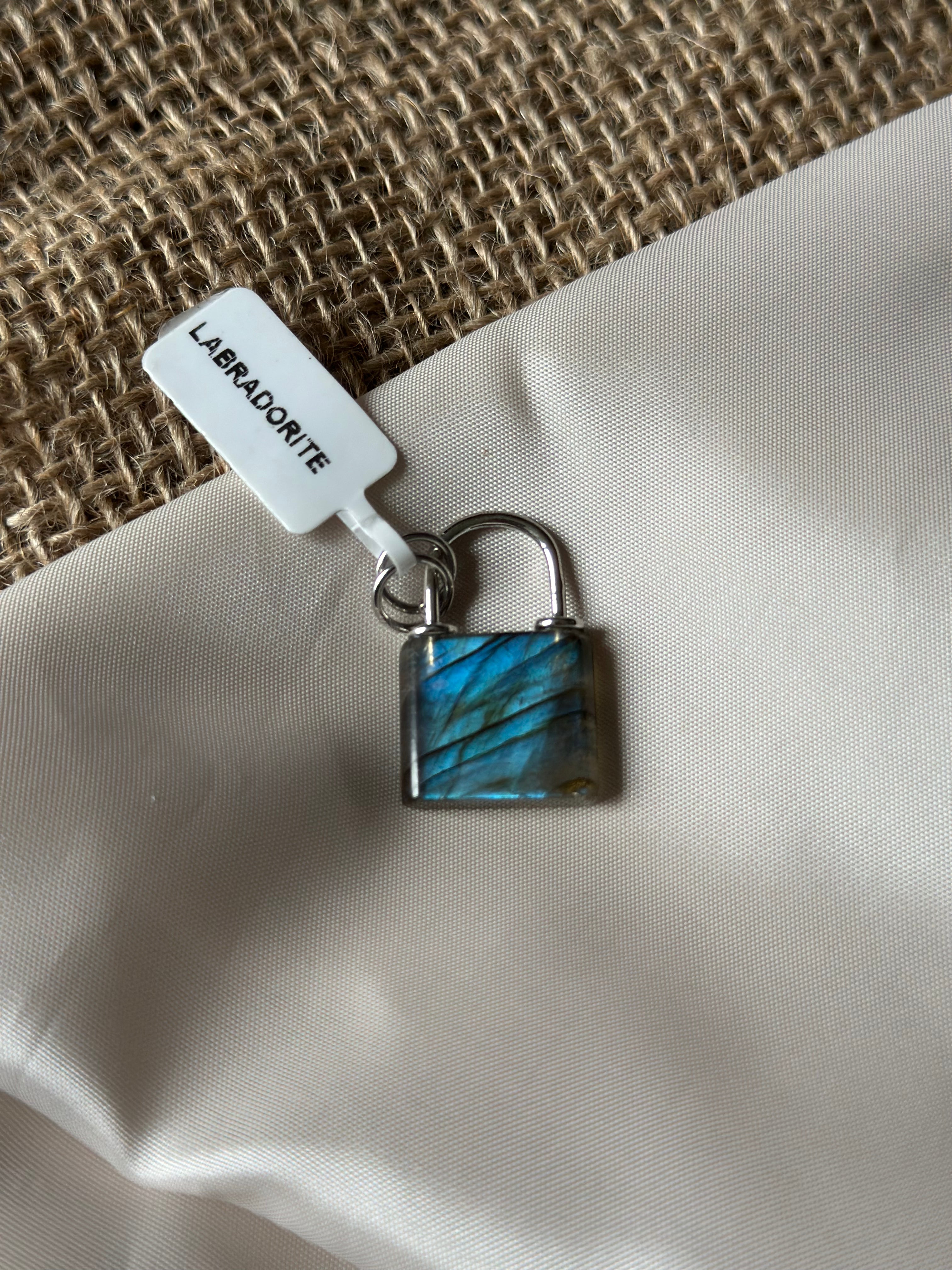 Pierre argenté : Labradorite