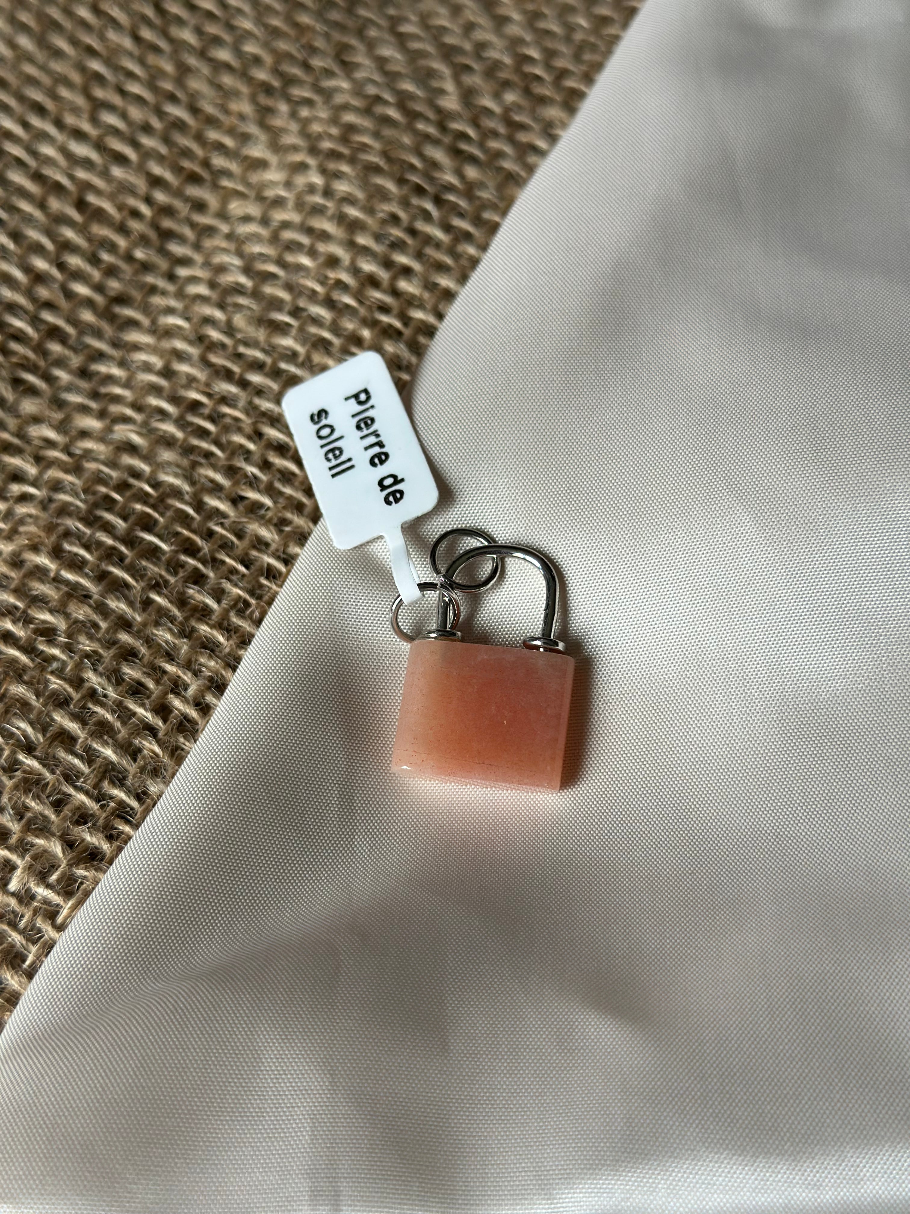 Pierre argenté : pierre de soleil