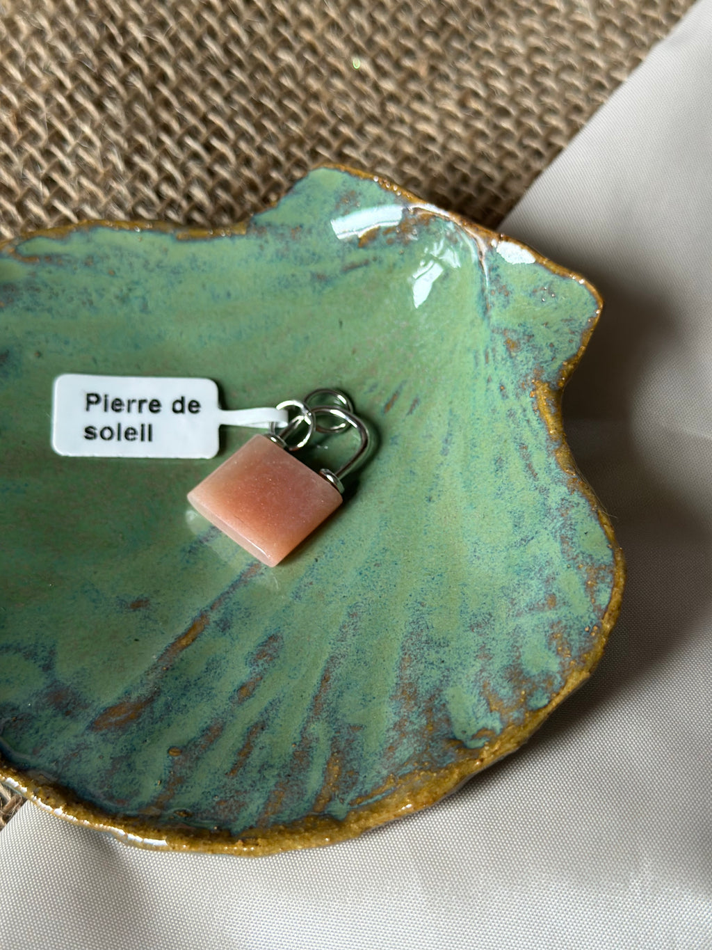 Pierre argenté : pierre de soleil