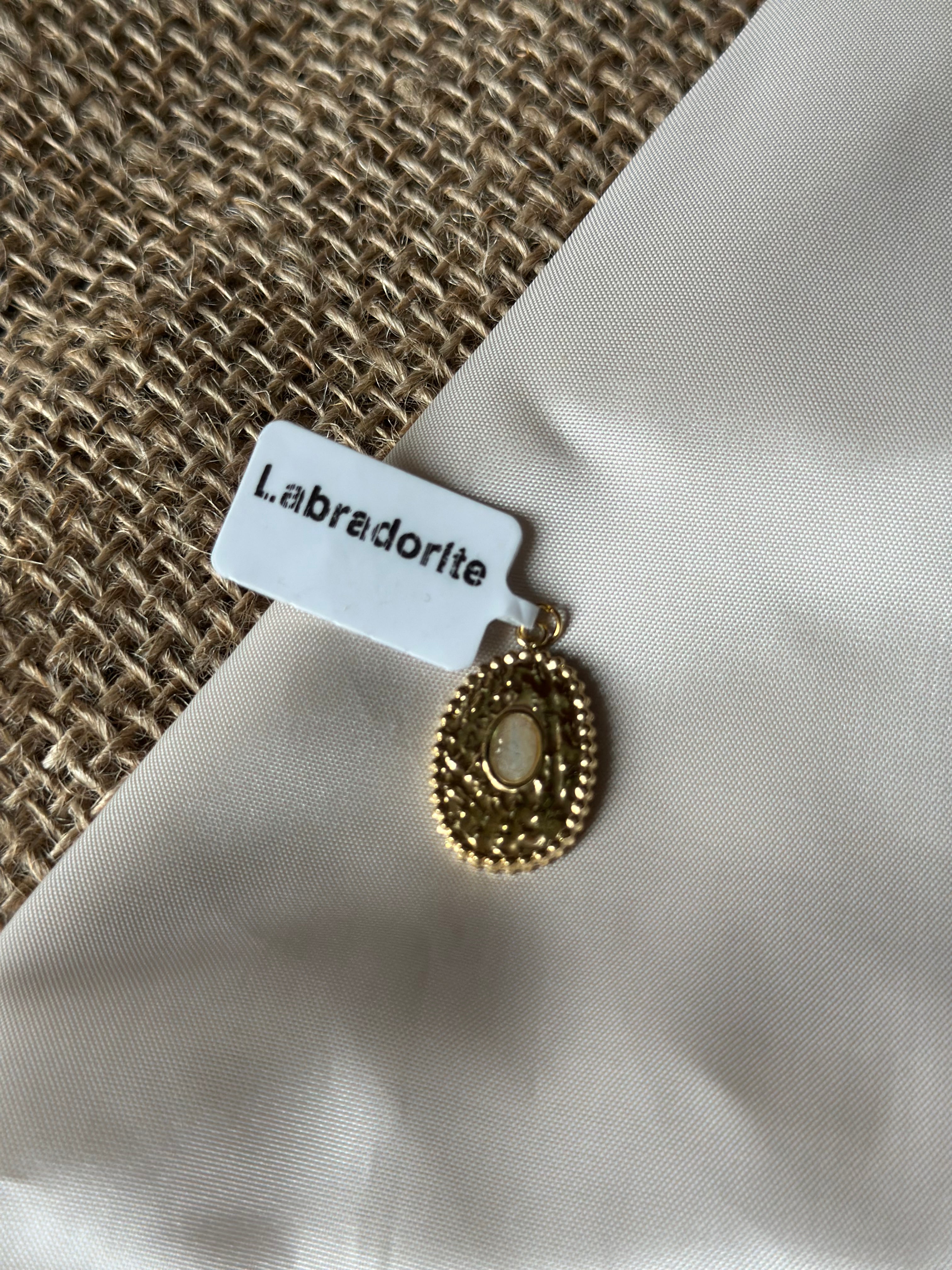 Pierre : labradorite