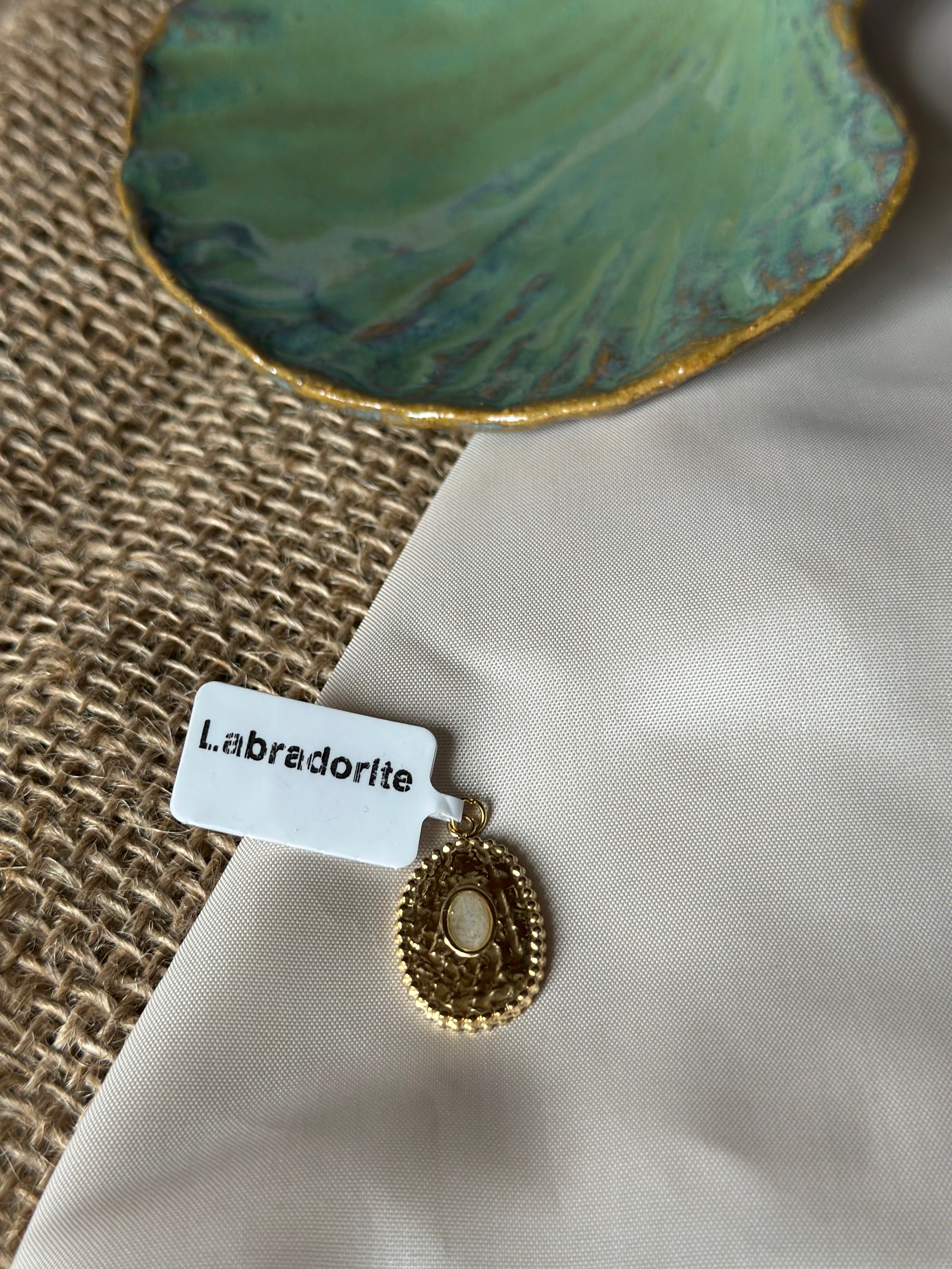 Pierre : labradorite