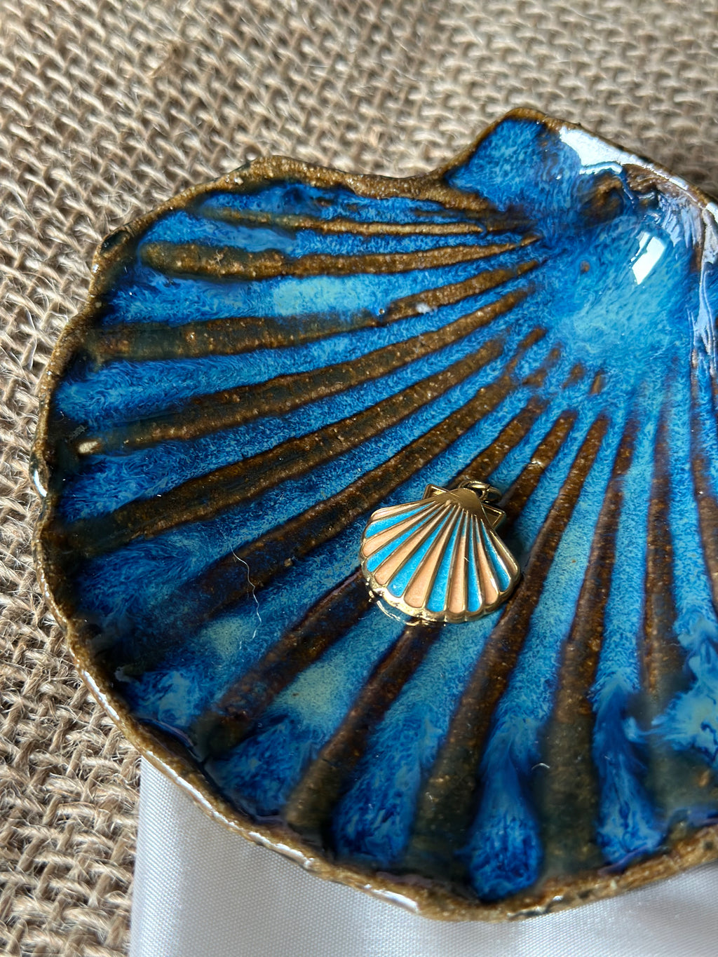Charm coquille bleu/orange