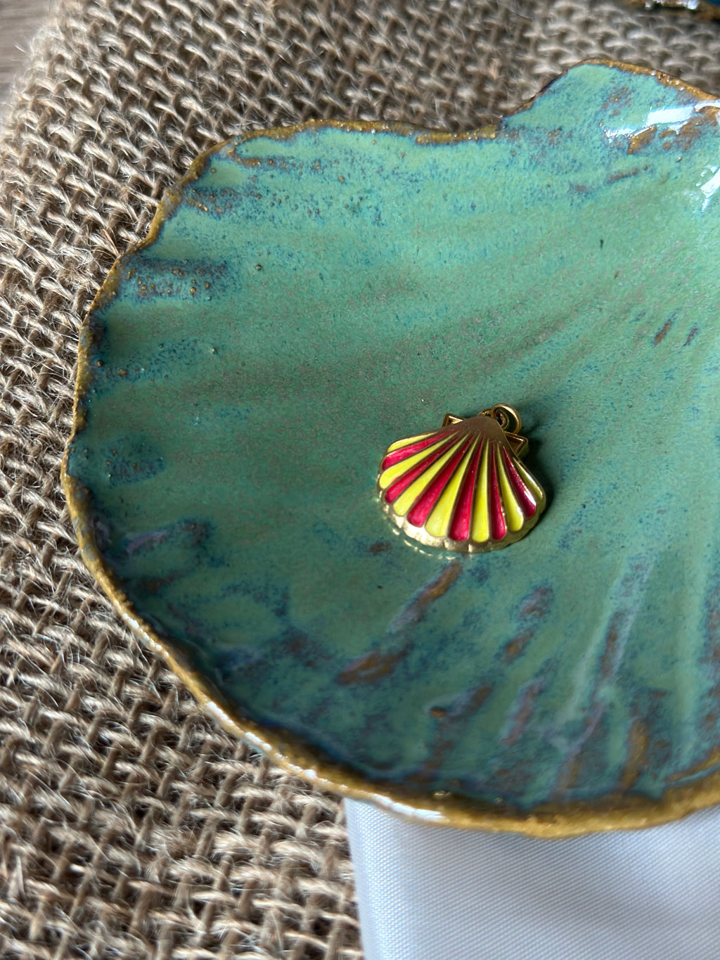 Charm coquille fushia/jaune