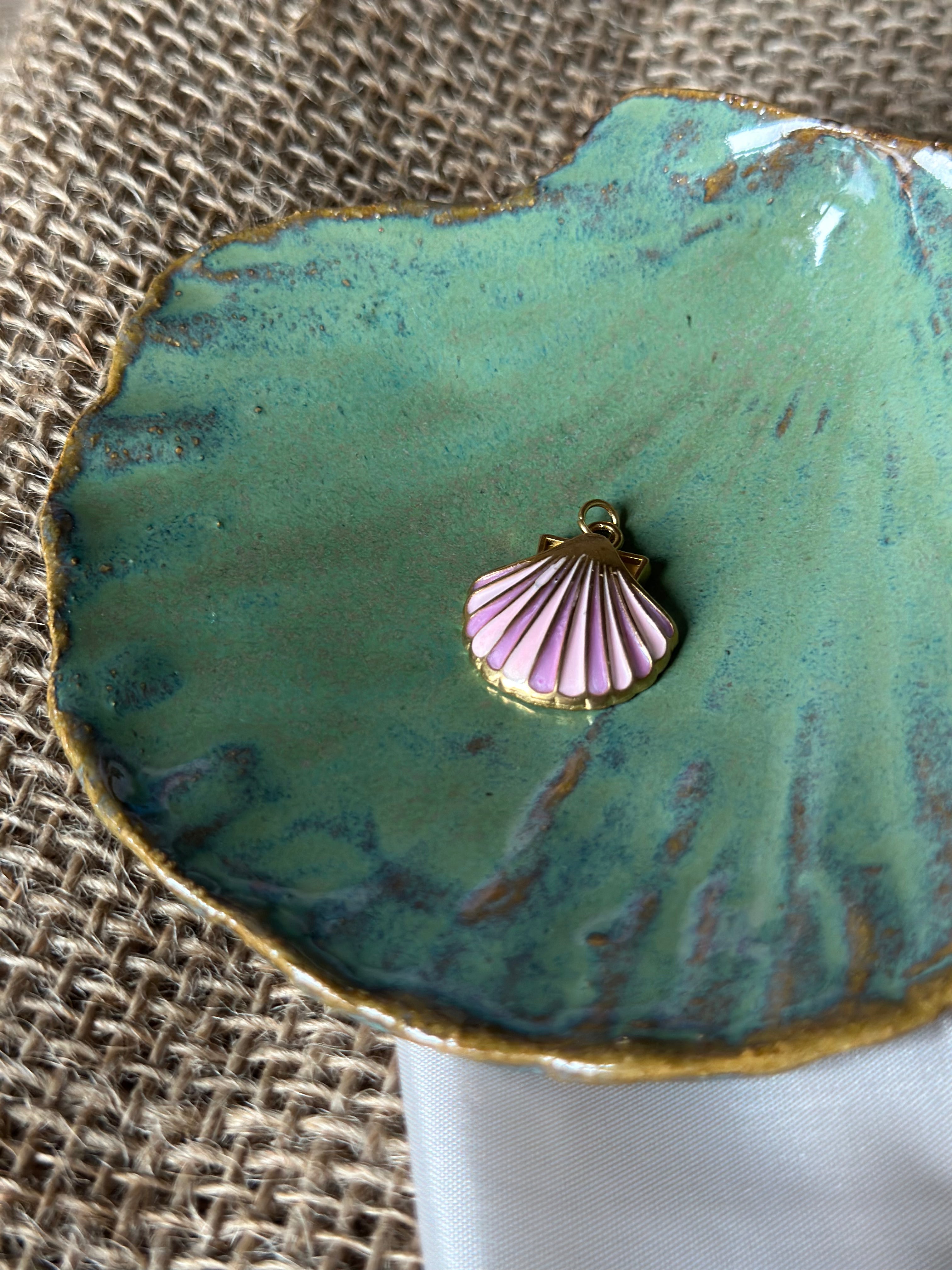 Charm coquille violet/rose