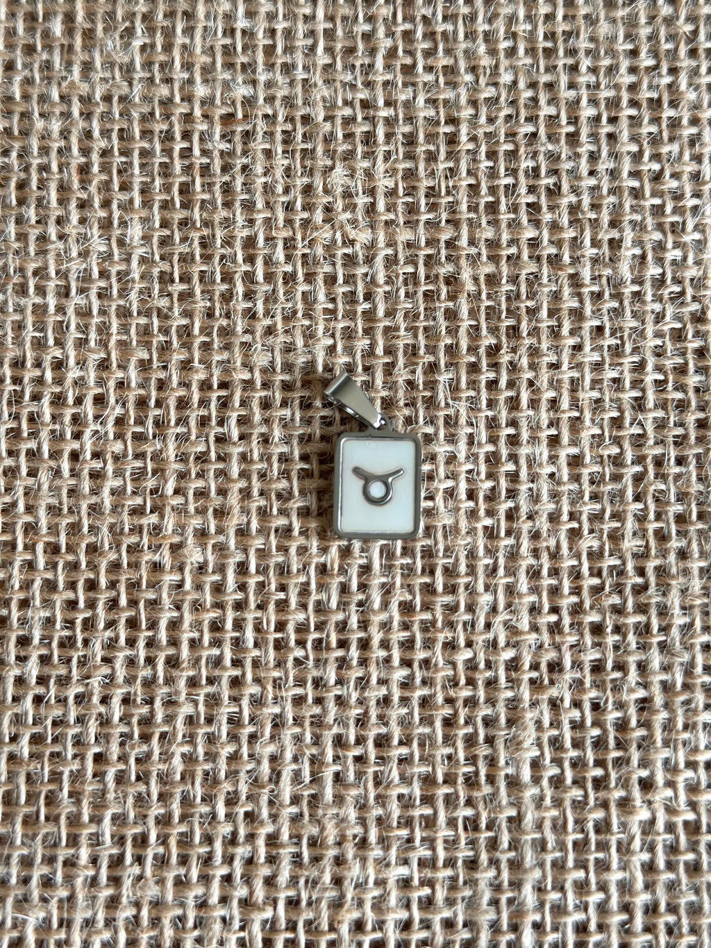 Charm astro "Taureau" argenté