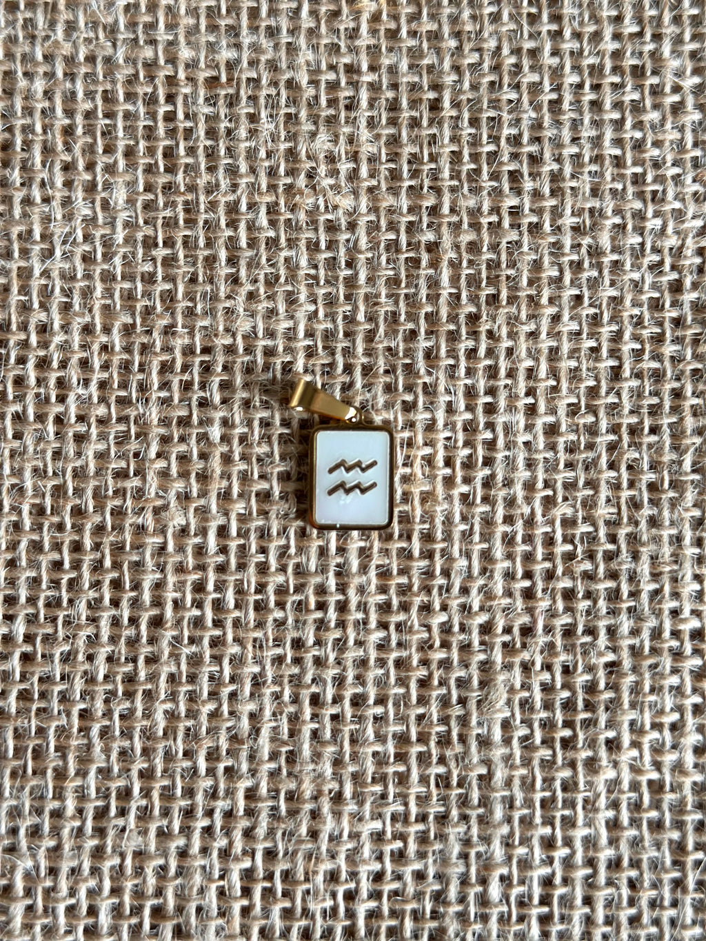 Charm astro "Verseau" doré