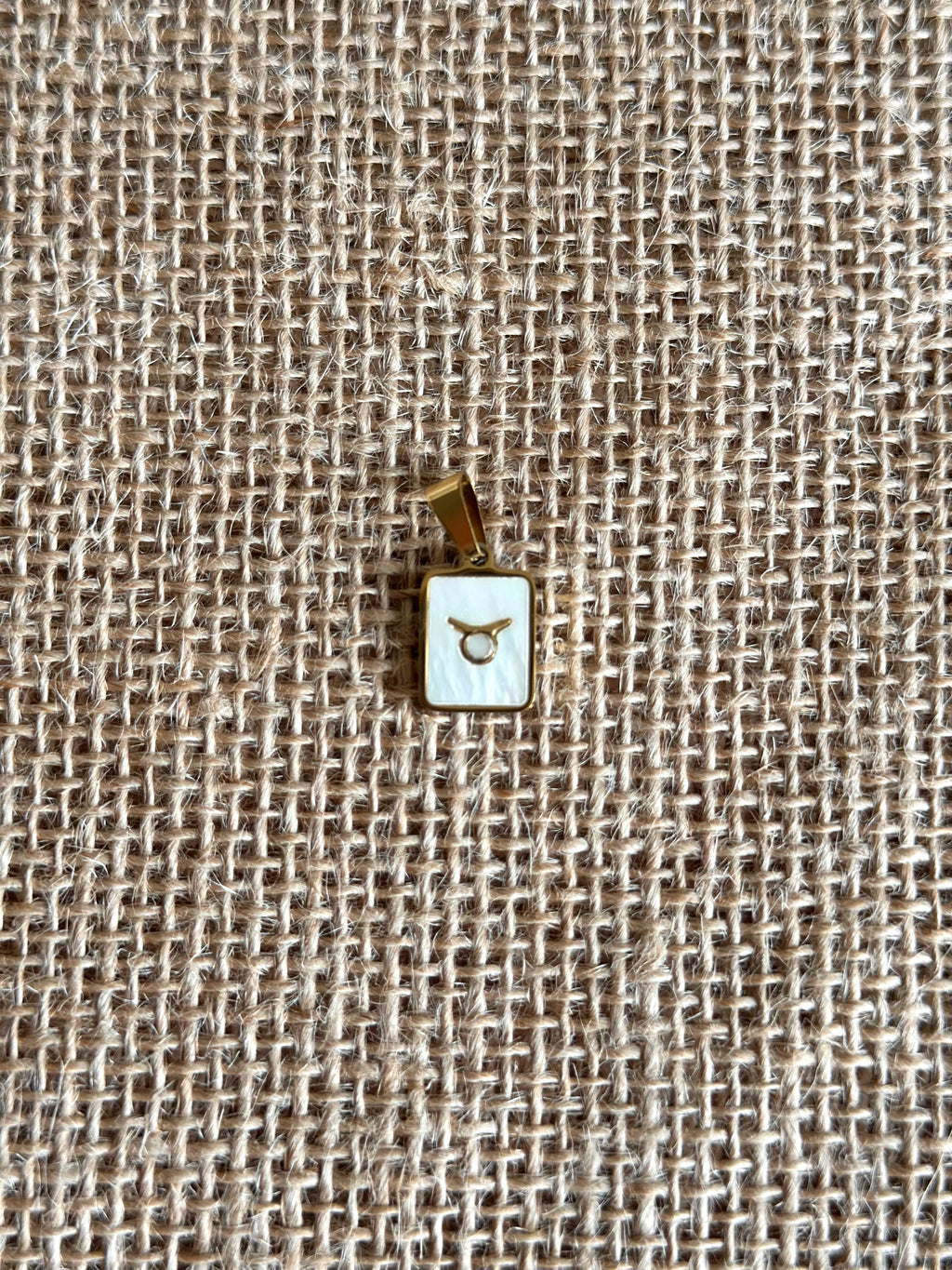 Charm astro "Taureau" doré