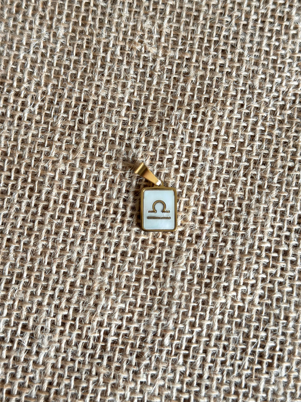 Charm astro "Balance" doré